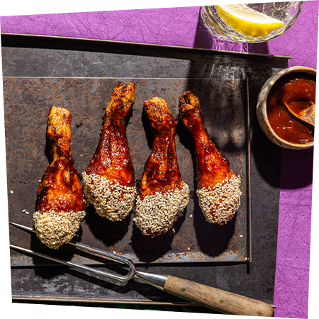 Develey Barbecue Sauce 250 ml mit Hähnchenkeulen