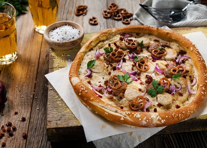 Develey Rezept: Weißwurst-Pizza mit süßem Senf