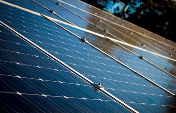Develey ist Nachhaltigkeit wichtig und versucht deshalb auf alternative Energiequellen wie Solarenergie zu gehen