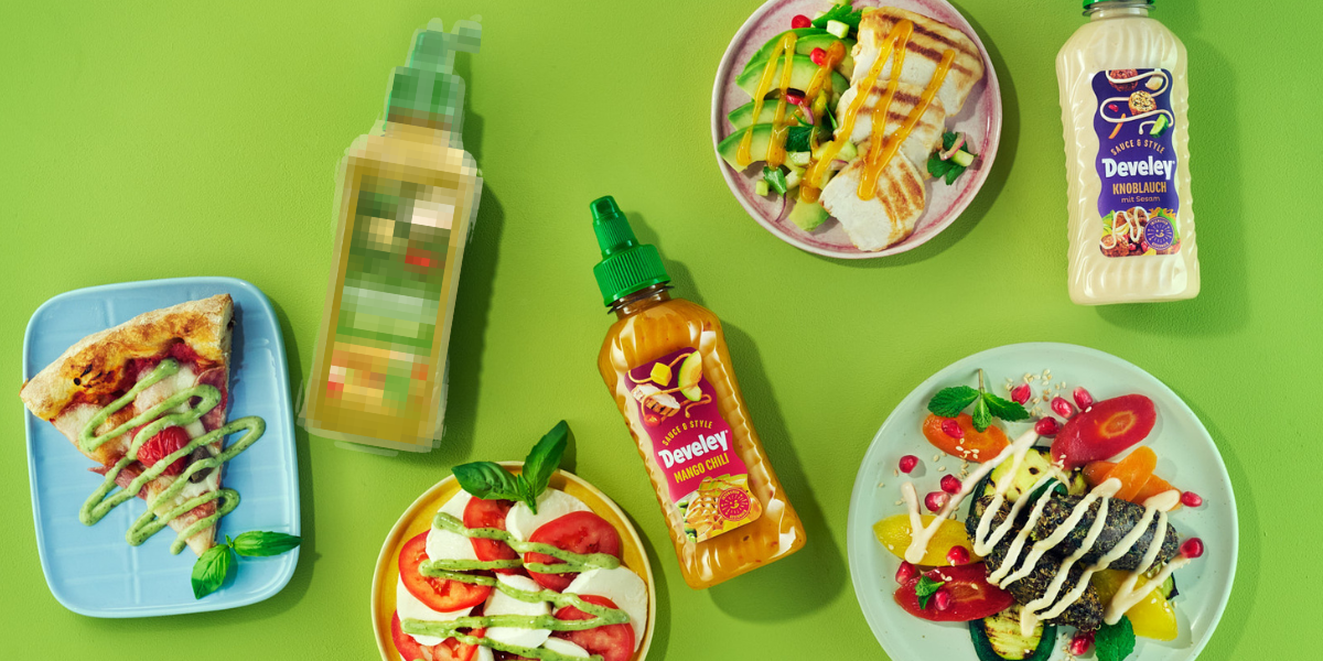 Die drei Sauce & Style Saucen von Develey mit getopptem Hähnchen, Pizza, Tomate-Mozarella Salat und Falafel