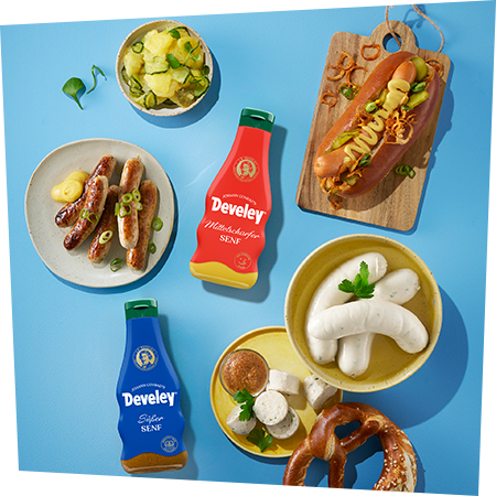 Der mittelscharfe Senf und der Süße Senf von Develey mit einem Hotdog und  Weißwürsten